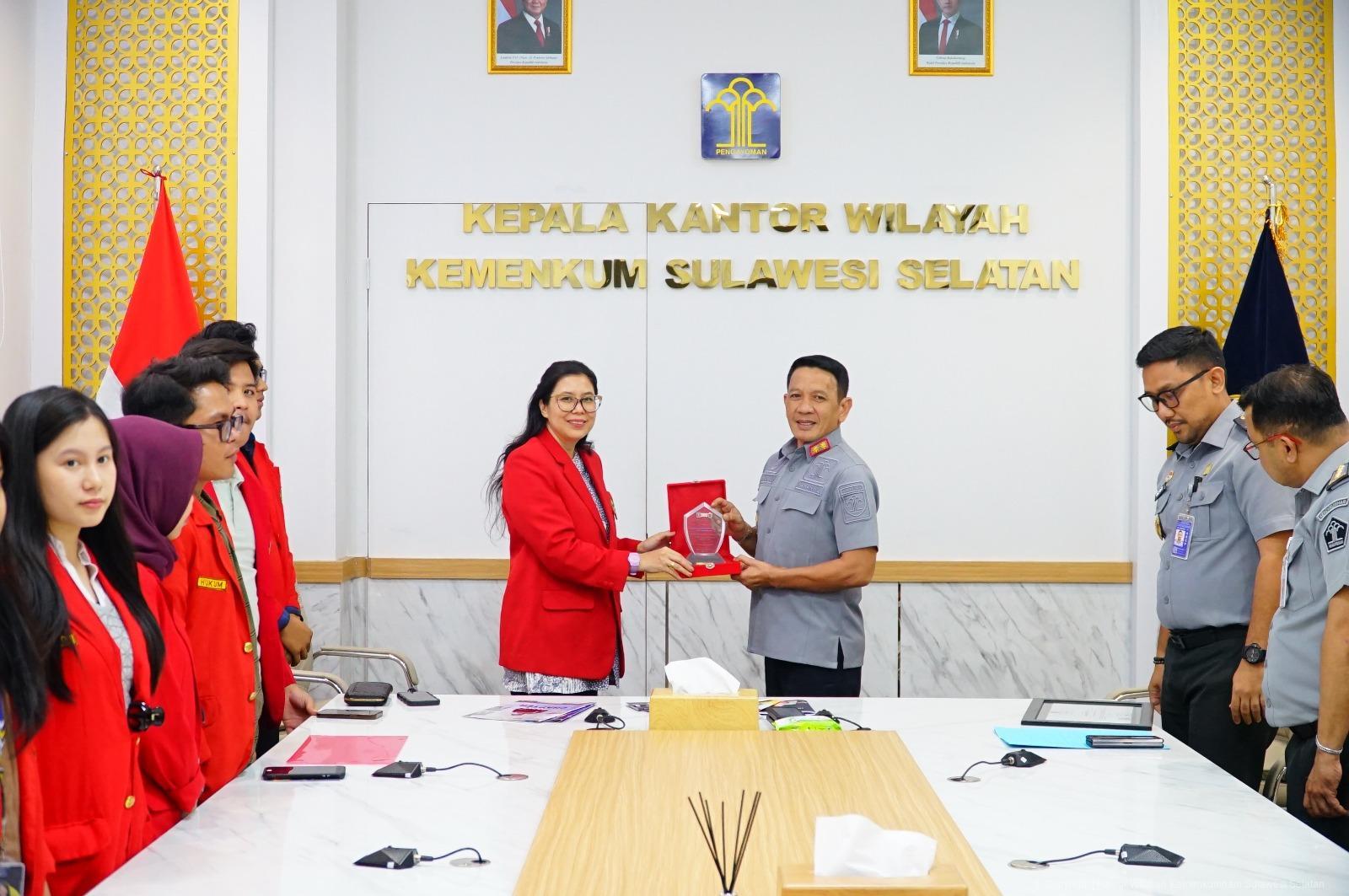 Kakanwil Resmi Lepas Mahasiswa KKN Tematik Hukum Unhas, Wujud Sinergi Perguruan Tinggi dan Kemenkum