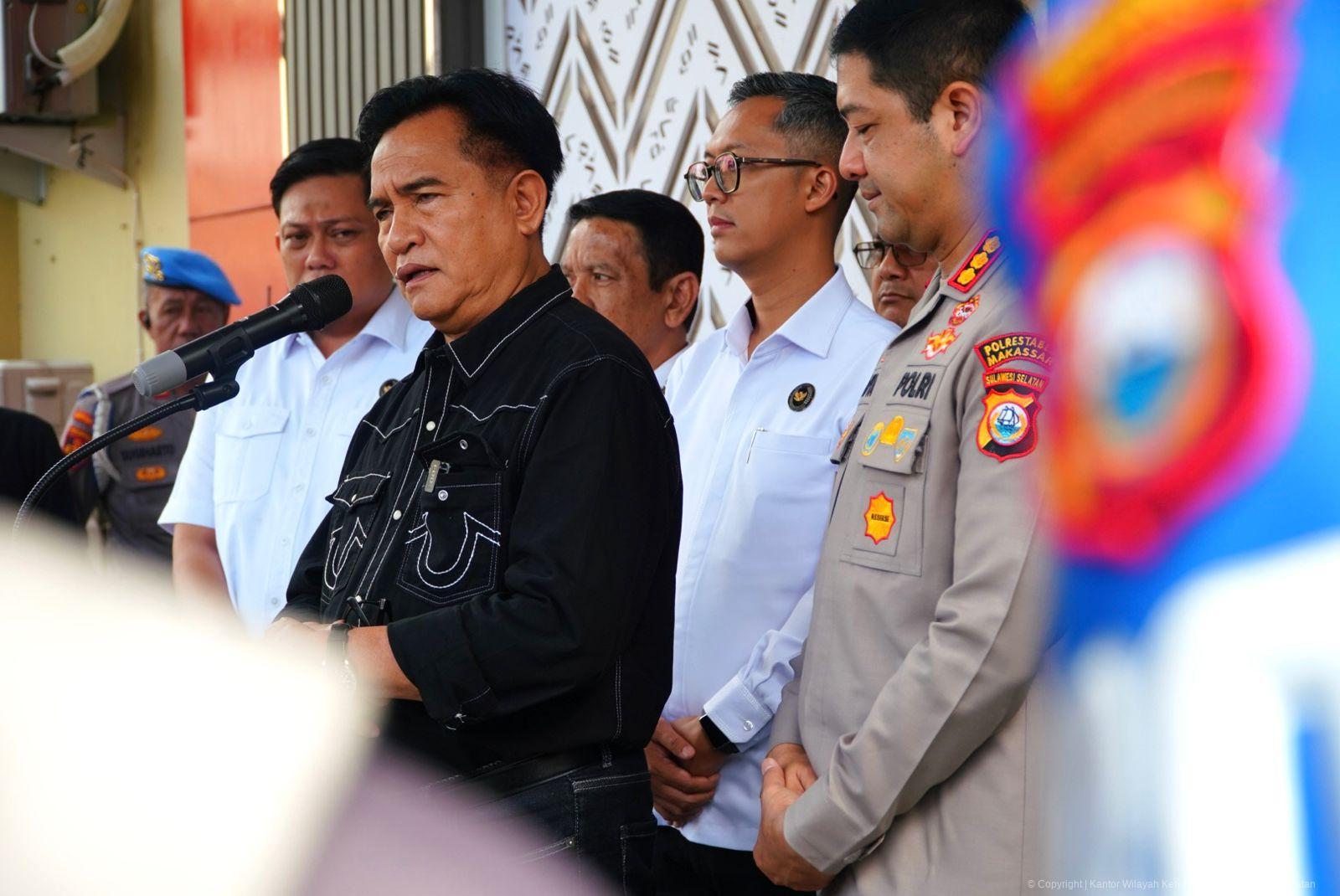 Menko Yusril: Pemerintah Tegas Menindak, Tapi Hak Tersangka dan Warga Tetap Dijamin