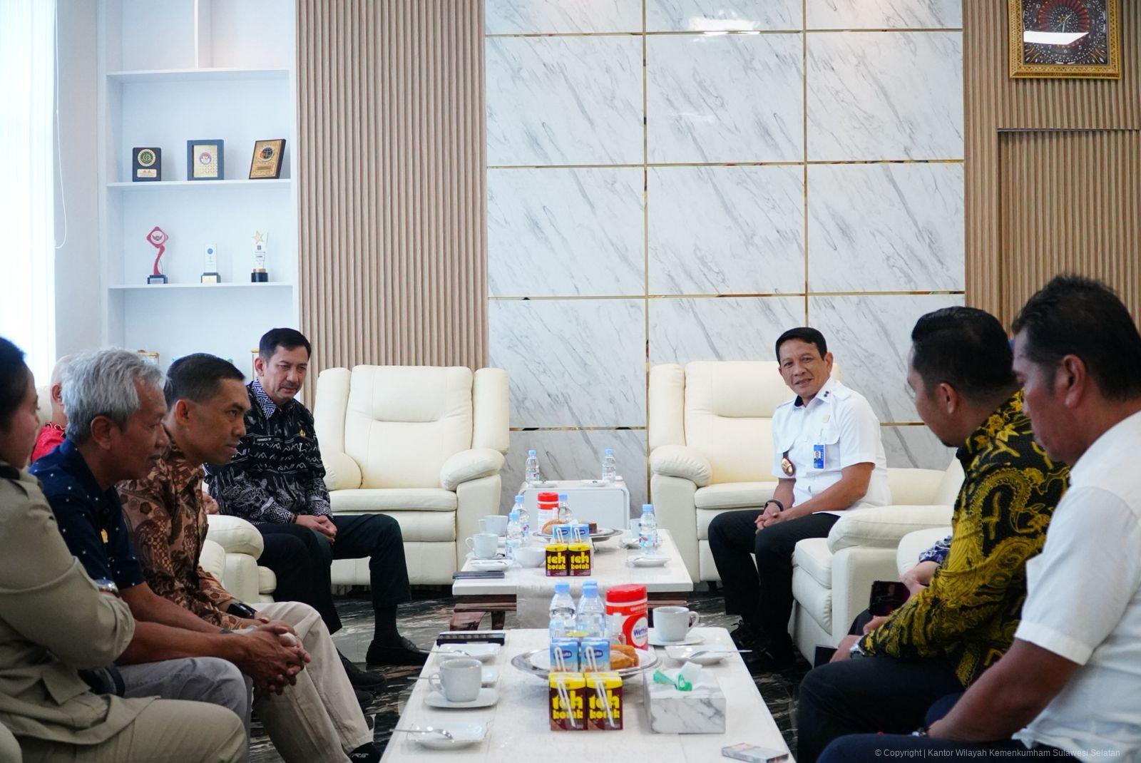 Kakanwil Kemenkum Sulsel Sambut Sekda Kota Palopo, Perkuat Sinergi dalam Perancangan Regulasi