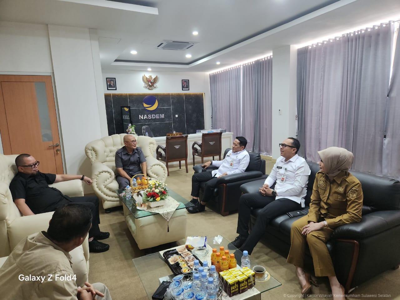 Kakanwil Kemenkum Sulsel Silaturahmi Dengan Ketua DPRD Palopo Bahas Produk Hukum Daerah 