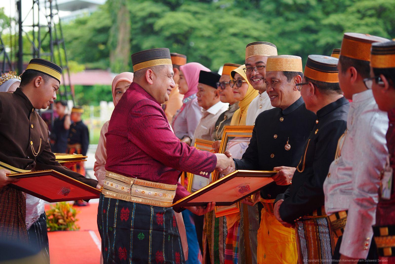 Kanwil Kemenkum Sulsel Diganjar Penghargaan atas Kolaborasi dalam Pembangunan Kota Makassar