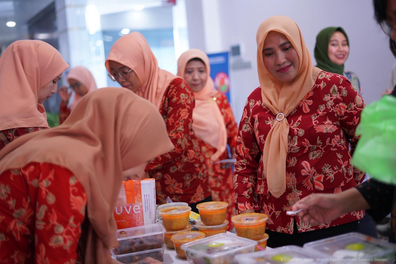 DWP Kanwil Kemenkum Sulsel Gelar Bazaar UMKM, Tampilkan Produk Anggota DWP