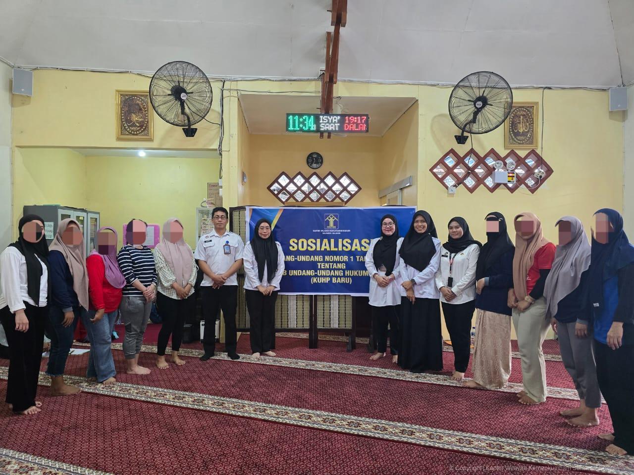 Perkuat Literasi Hukum WBP, Kanwil Kemenkum Sulsel Kenalkan Substansi KUHP Baru di Lapas Perempuan Sungguminasa