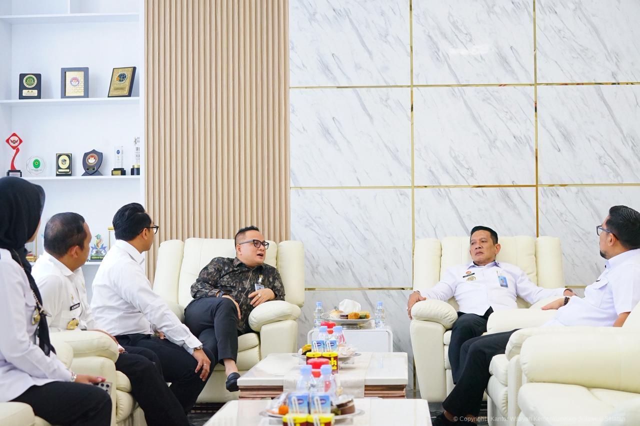 Terima Kunjungan Kakanwil Sultra, Kakanwil Kemenkum Sulsel Bahas Kualitas Layanan Hukum