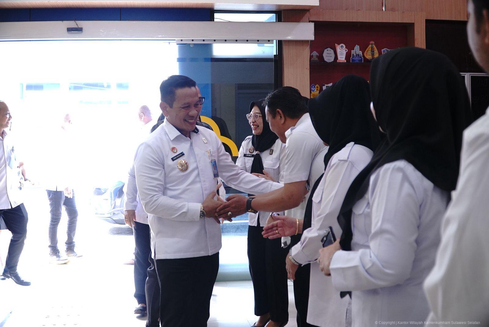 Kunjungan ke BHP Makassar, Kakanwil Ajak Tingkatkan Kualitas Layanan