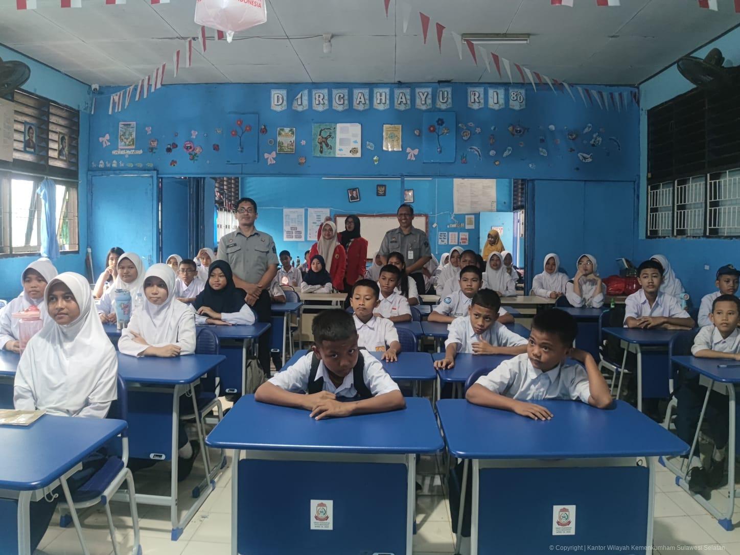 Kanwil Kemenkum Sulsel Serukan Pelajar SMPN 48 Makassar Bijak Gunakan Medsos