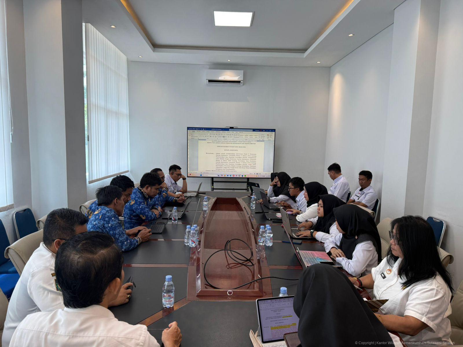 Harmonisasi 18 Ranperbup Kabupaten Jeneponto, Kanwil Kemenkum Sulsel Pastikan Tak Bertentangan dengan Regulasi Lebih Tinggi