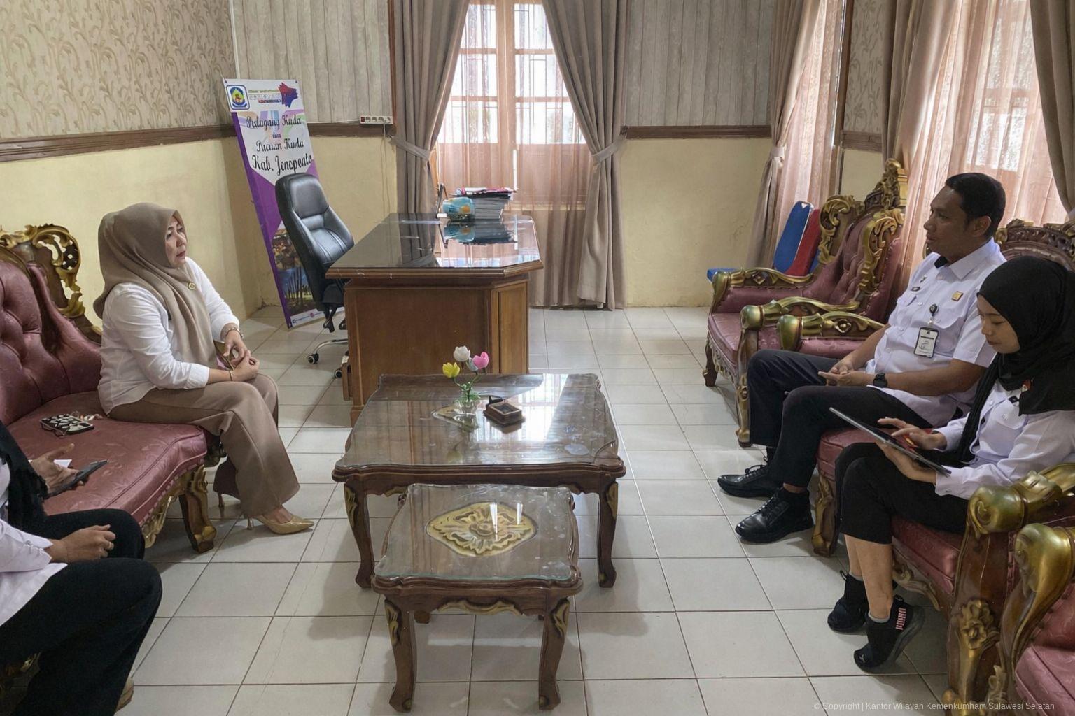 Kanwil Kemenkum Sulsel Dorong Tenun Tope Jeneponto Didaftarkan Indikasi Geografis