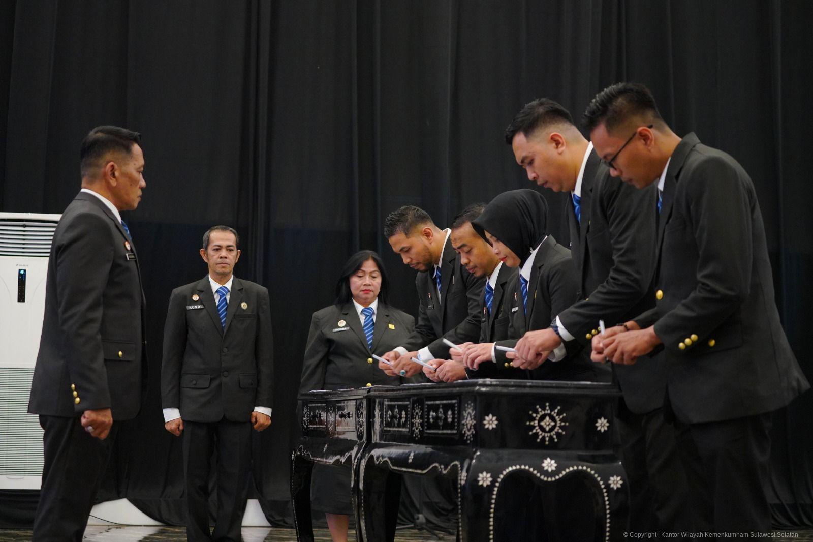 Kakanwil Kemenkum Sulsel Lantik Perancang Peraturan Perundang-Undangan, Tekankan Integritas dan Profesionalisme