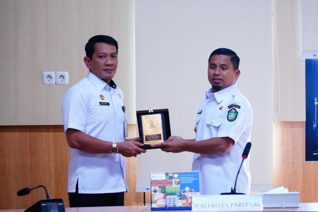 Bahas Percepatan Layanan Publik Kakanwil Kemenkum Sulsel Sambangi Walikota Parepare