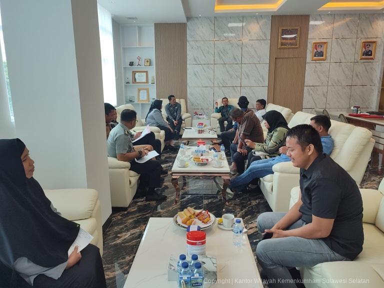 DPRD Kab Enrekang Sambangi Kanwil Kemenkum Sulsel Bahas Harmonisasi Produk Hukum Daerah1