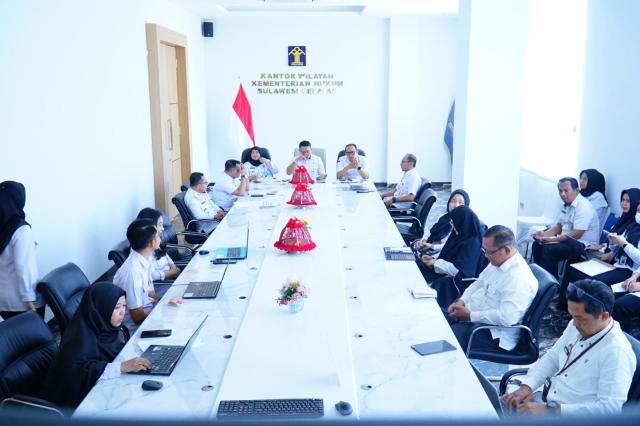 Fokus Raih Target Kakanwil Kemenkum Sulsel Pimpin Rapat Aksi Percepatan Kinerja 20251