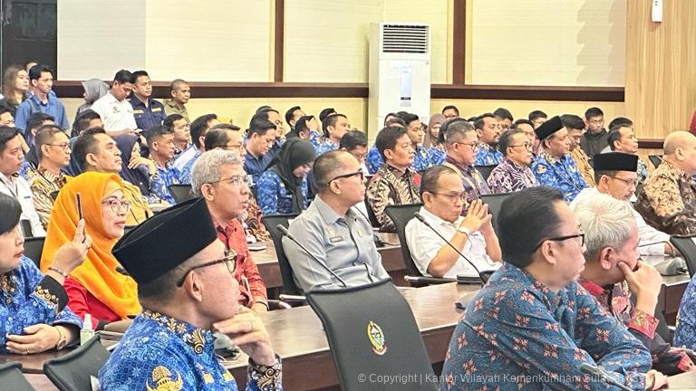 Hadiri Pengukuhan Kepala OJK Kanwil Kemenkum Sulsel Siap Bekolaborasi1