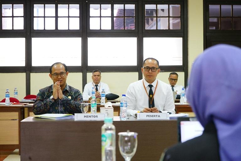 Kadiv Yankum Kanwil Kemenkum Sulsel Jalani Seminar Implementasi Proyek Perubahan Pada Pelatihan Kepemimpinan Nasional Tingkat II1