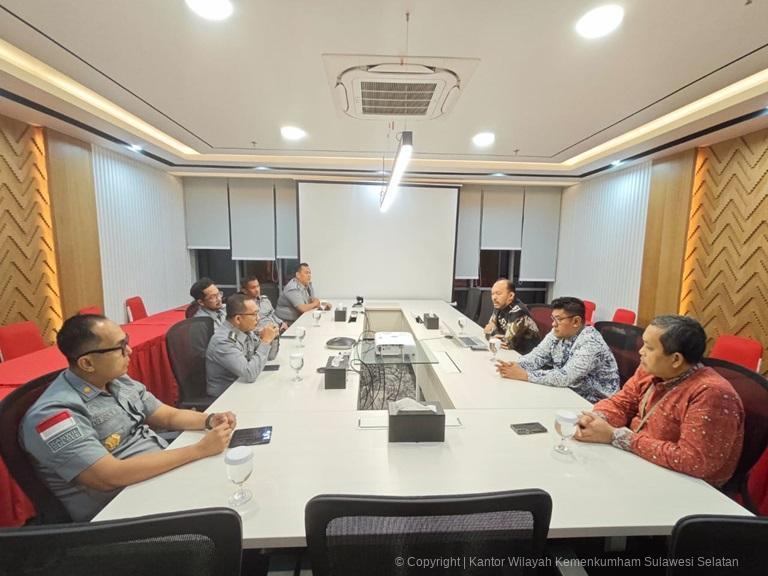 Kadivyankum Kemenkum Sulsel dan OJK Dorong Pendaftaran Jaminan Fidusia Sesuai Wilayah Objek Penjaminan3