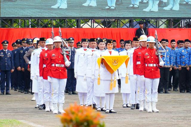 Kakanwil Andi Basmal Hadiri Detik Detik Proklamasi HUT RI ke 80 di Rujab Gubernur Sulsel1
