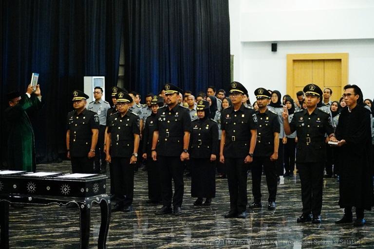 Kakanwil Basmal Lantik 9 Pejabat Menkum Sulsel Bekerja Sesuai Aturan Jaga Integritas dan Mantapkan Pelayanan Publik1