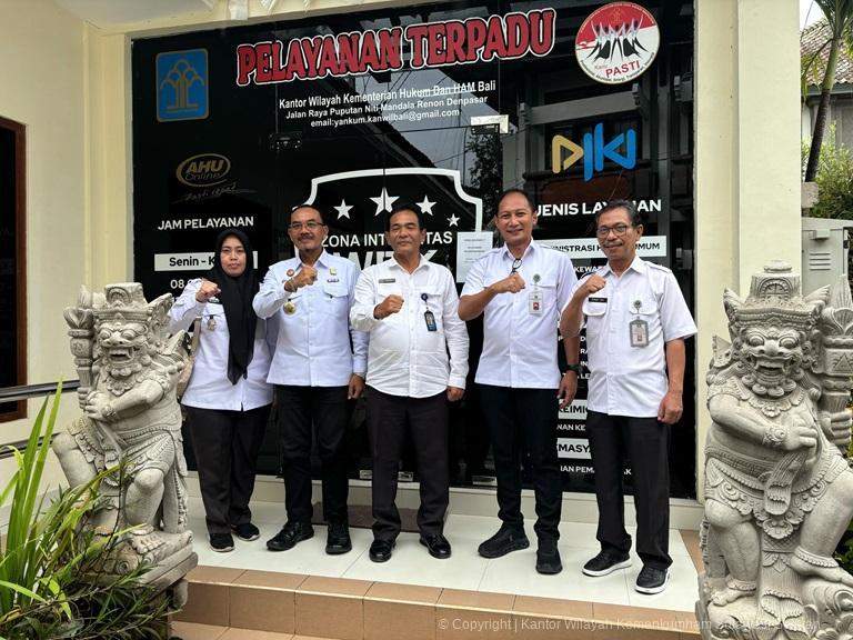 Kakanwil Kemenkum Sulsel Apresiasi Layanan Jemput Bola BHP Makassar Lakukan Penyumpahan Wali Pengampu di Bali1