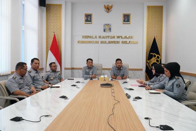 Kakanwil Kemenkum Sulsel Fokus Pelayanan Prima1