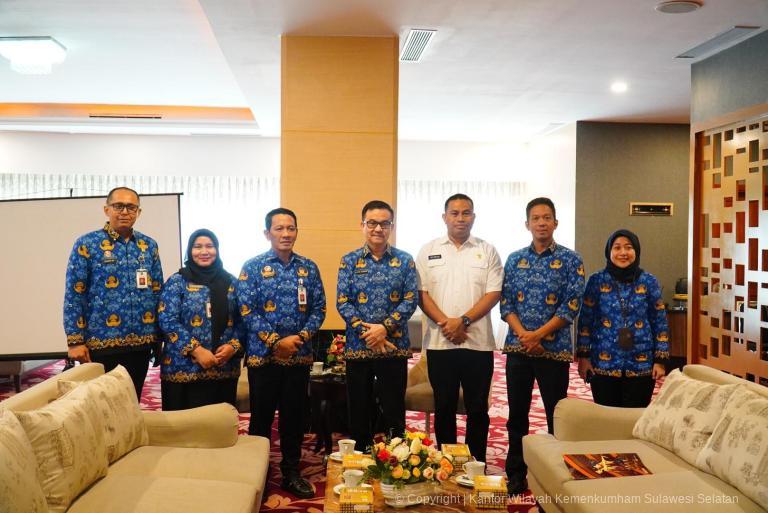 Kakanwil Kemenkum Sulsel Koordinasi dengan Sekda Prov. Sulsel Percepat Pembentukan Koperasi DesaKelurahan Merah Putih1
