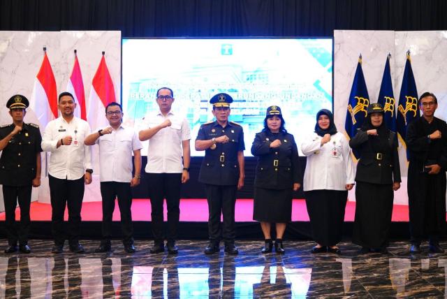 Kakanwil Kemenkum Sulsel Lantik Perancang Peraturan Perundang undangan Madya