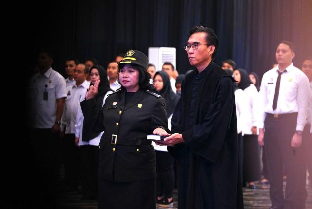 Kakanwil Kemenkum Sulsel Lantik Perancang Peraturan Perundang undangan Madya2