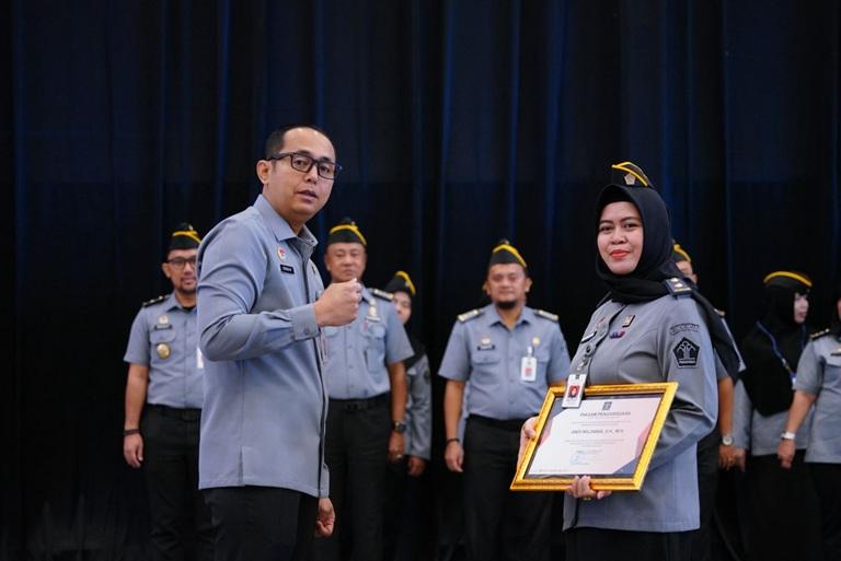 Kanwil Kemenkum Sulsel Apresiasi Pegawai Teladan Wujud Dukungan dan Motivasi Kinerja