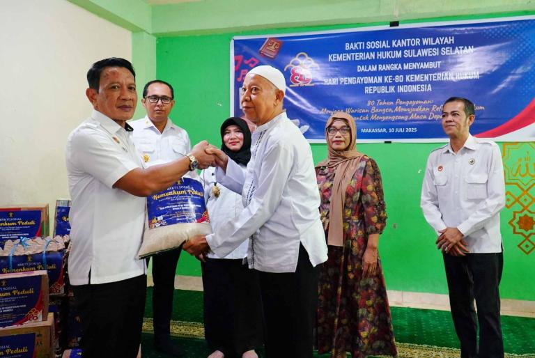 Kanwil Kemenkum Sulsel Berbagi Ke Panti Asuhan Menyambut Hari Pengayoman ke 80