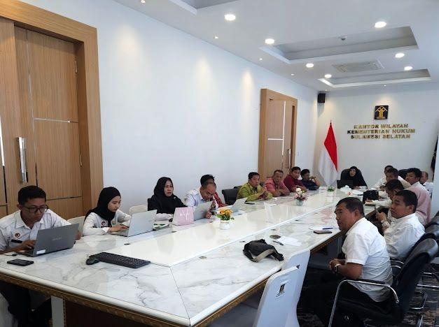 Kanwil Kemenkum Sulsel Fasilitasi Harmonisasi 30 Rancangan Produk Hukum Daerah di 8 KabupatenKota