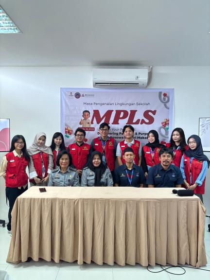 Kanwil Kemenkum Sulsel Gandeng Mahasiswa KKN Unhas Sosialisasikan Anti Bullying Bahaya NAPZA dan Judi Online di SMP Bosowa School Makassar