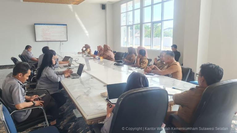 Kanwil Kemenkum Sulsel Harmonisasi Ranperwali Kota Makassar Terkait Retribusi Sampah Gratis