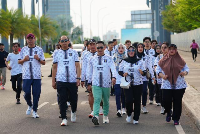 Kanwil Kemenkum Sulsel Meriahkan HUT RI dan Hari Pengayoman ke 80 Lewat Jalan Sehat di Center Point of Indonesia