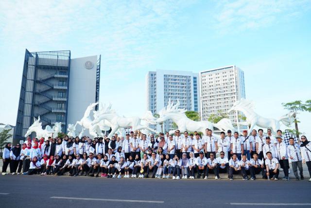 Kanwil Kemenkum Sulsel Meriahkan HUT RI dan Hari Pengayoman ke 80 Lewat Jalan Sehat di Center Point of Indonesia2