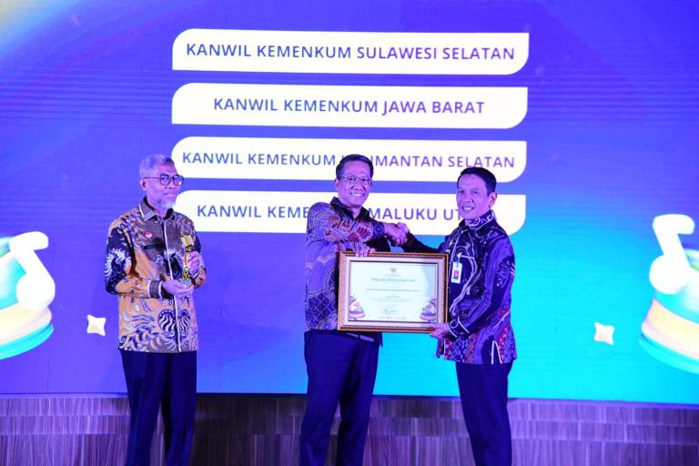 Kanwil Kemenkum Sulsel Raih Penghargaan Video Aransemen Mars KI Indonesia Terbaik
