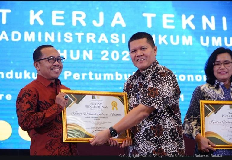 Kanwil Kemenkumham Sulsel Raih Dua Penghargaan Terkait IKPA dan Publikasi Layanan AHU2