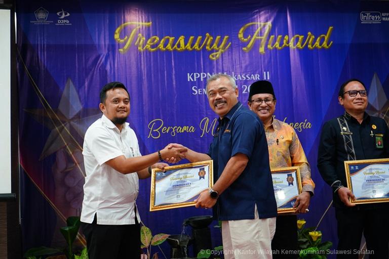 Kanwil Kemenkumham Sulsel Terima Penghargaan Peringkat I Nilai IKPA Terbaik dari KPPN Makassar