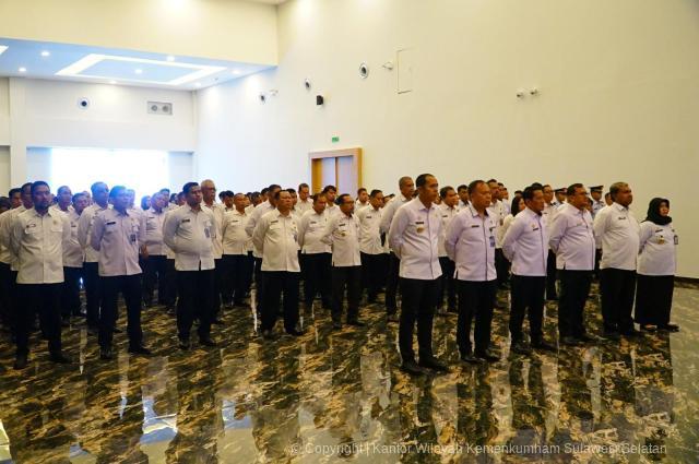 Kemenkum Sulsel Ikuti Apel Bersama Pascaleberan Menko Yusril Ajak Pegawai Kembali Fokus Layani Publik1