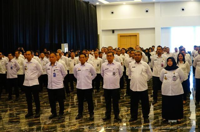 Kemenkum Sulsel Ikuti Apel Bersama Pascaleberan Menko Yusril Ajak Pegawai Kembali Fokus Layani Publik2