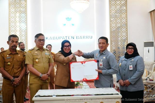 Kemenkum Sulsel dan Pemkab Barru Sepakati Kerja Sama di Bidang Hukum3