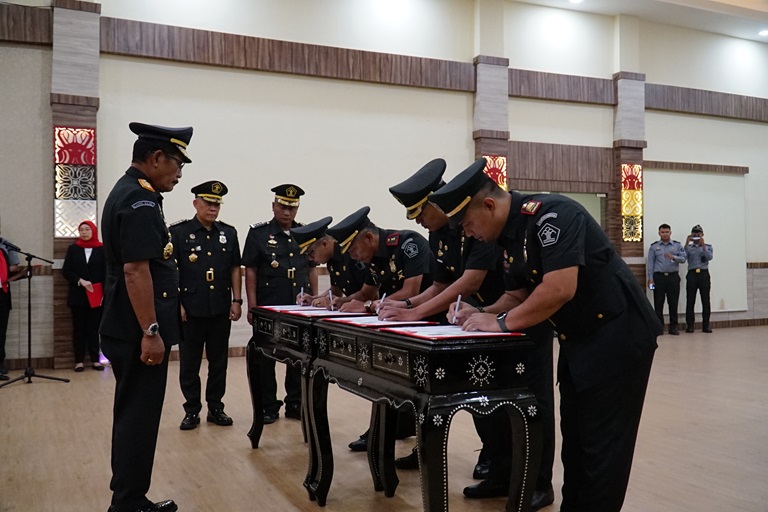 Lantik 9 Pejabat Kakanwil Saudara Harus Memiliki Kemampuan Yang Tangguh Dalam Menjalankan Tugas1