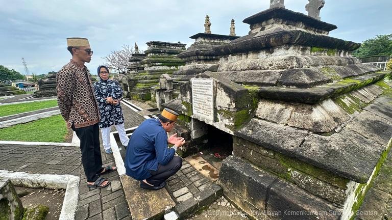 Mengakhiri Tugas di Sulsel Kakanwil Taufiqurrakhman Ziarah ke Makam Sultan Hasanuddin2