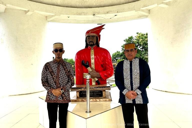 Mengakhiri Tugas di Sulsel Kakanwil Taufiqurrakhman Ziarah ke Makam Sultan Hasanuddin3