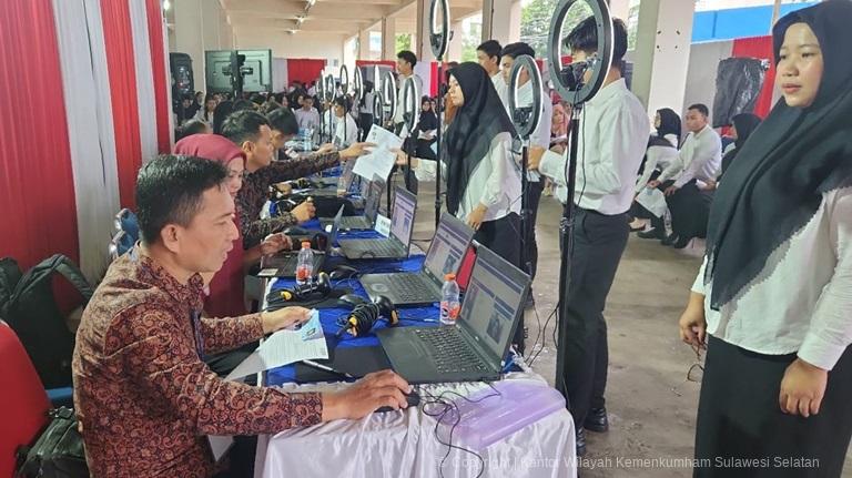 Pantau Pelaksanaan SKB CAT CPNS Kakanwil Kemenkumham Sulsel Semangati Para Peserta4