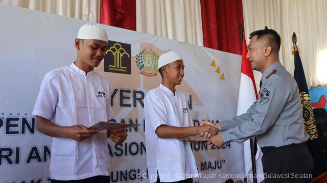 Peringati Hari Anak Nasional LPKA Serahkan SK Pengurangan Masa Pidana Pada 44 Anak Binaan