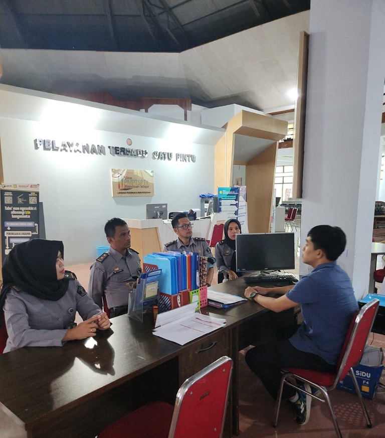 SAMBANGI NOTRIS SELAYAR KANWIL SULSEL KORDINASIKAN LAYANAN PERSEROAN PERORANGAN DAN LAYANAN KENOTARIATAN DI KABUPATEN KEPULUAN SELAYAR