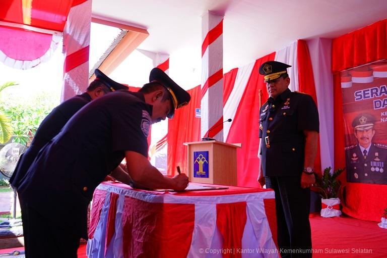 Serah Terima Jabatan Kalapas Narkotika Sungguminasa Kakanwil Kemenkumham Sulsel Ajak Pegawai Bekerja Sesuai Aturan