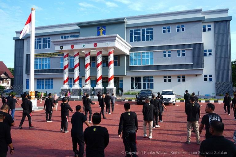 Upaya Tingkatkan Kesadaran Pegawai Pentingnya Hidup Sehat Kanwil Kemenkum Gelar Senam Sehat3
